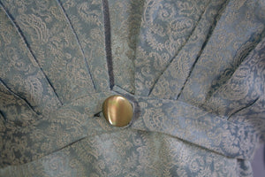 Lyseblå kjole med bolero i silkebrokade 1950
