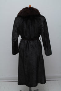 Mørke brun pelsfrakke med flot krave og bælte 1960. S-M