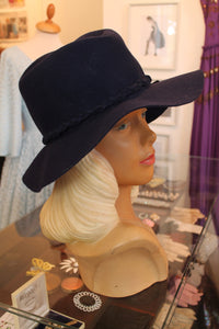 Marineblå filt hat